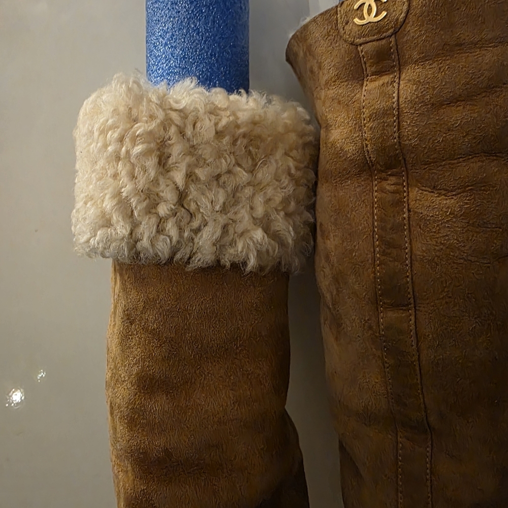 CHANEL Tan Lambskin Boots with Cream Shearling, Very tall. ( Above Knees.)